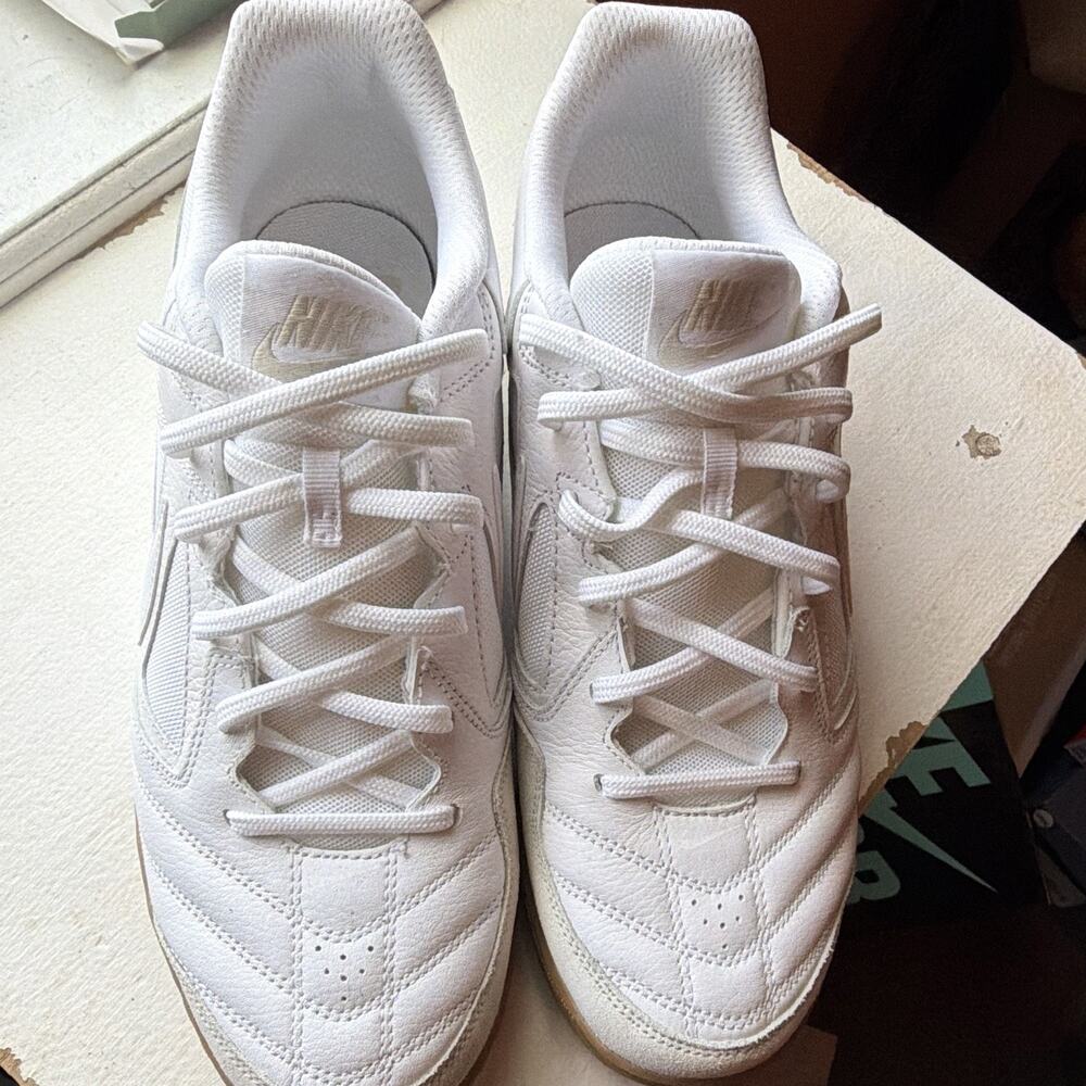 Nike Gato Men's Low Top Lace-Up Sneakers White/Gum Rubber Sole